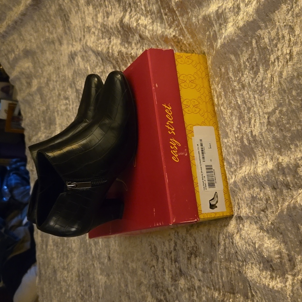 Easy Street Kalinda Anke boot